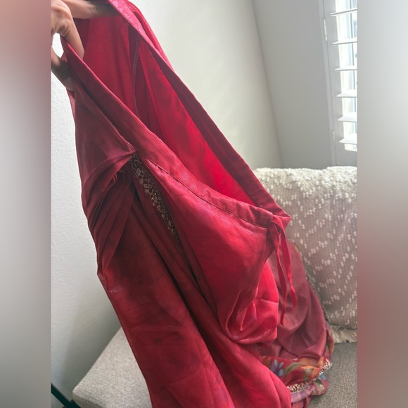 NWT Lashkaraa Elegant Red Floral Saree - Picture 11 of 16